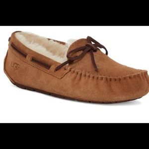 Ugg W Dakota slippers In good used condition Color chestnut.